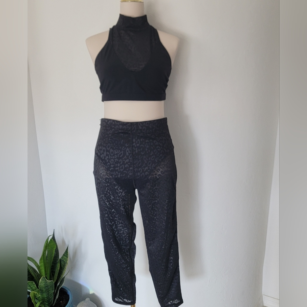 Victoria Secret 2 pc Workout Set Black Sheer Keyhole Cut Out Size Large